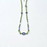 Collar de cuentas checas hecho a mano con inspiración forestal en tonos marrón y verde